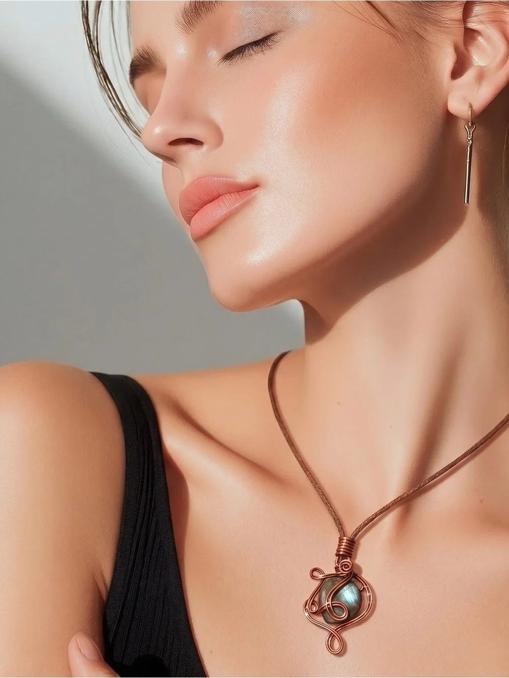 Handcrafted Copper Wire Necklace with Labradorite Pendant - Brown☑️